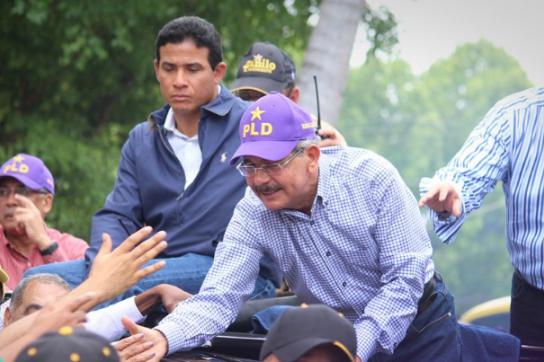 Staatspräsident Dolina Medina auf Wahlkampffahrt in Santo Domingo