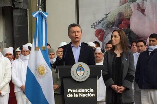 Staatspräsident Mauricio Macri während seiner Erklärung im Geflügelzuchtbetrieb Cresta Roja am Freitag