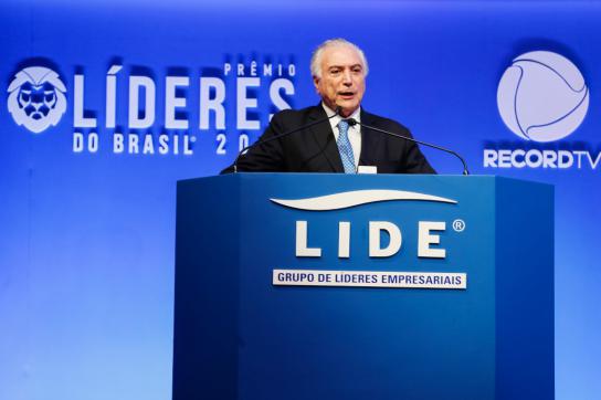Gerät weiter unter Druck: Brasiliens nicht gewählter Präsident Temer. Hier während seiner Ansprache bei der Verleihung des "Prêmio Lideres do Brasil" am Montag