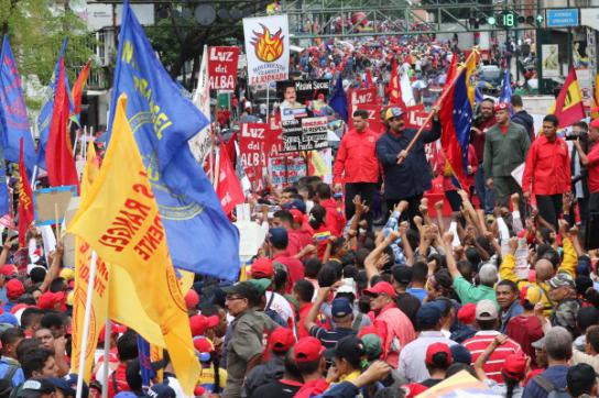 Präsident Maduro in Venezuela inmitten der Demonstranten