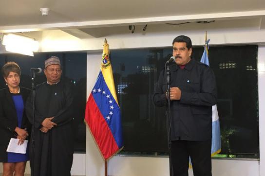 Venezuelas Präsident Nicolás Maduro und der Generalsekretär der Opec, Mohammed B