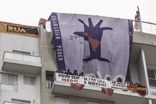 Aktivisten haben das Appartment besetzt, das im Mittelpunkt des Gerichtsverfahrens gegen Lula da Silva stand