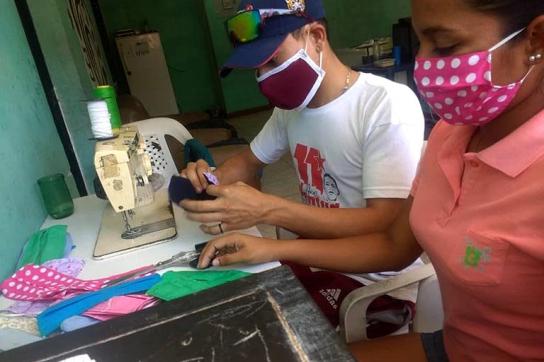 Weit verbreitet in Venezuela: Eigenproduktion von Schutzmasken durch Basisorganisationen