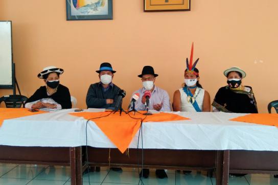 Vertreter von Conaie bei einer Pressekonferenz am Mittwoch, auf der sie, entgegen der Position ihres Präsidenten Jaime Vargas, ihre Empfehlung zur ungültigen Wahl wiederholten