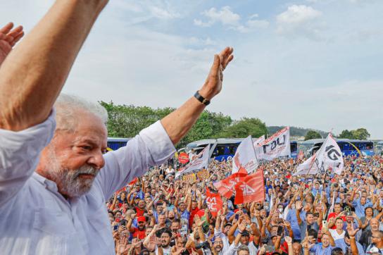 Wahlkampfauftakt von Lula da Silva vor der VW-Fabrik in São Bernardo do Campo, wo er in den 1970er Jahren als Gewerkschafter aktiv war