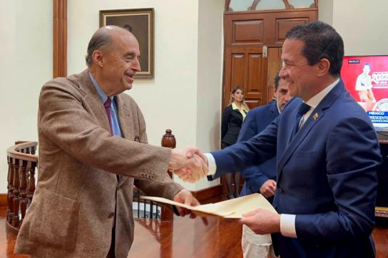 Venezuelas Außenminister Faría (rechts) und sein künftiger Amtskollege Leyva
