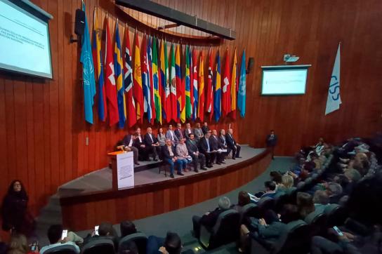 Delegationen der kolumbianischen Regierung und der ELN-Guerilla