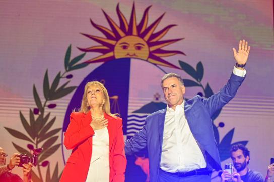 Boliviens Ex-Präsident Morales sagte zum Wahlsieg von Yamandú Orsi in Uruguay: "Der Wind des Progressismus weht wieder in unserer großen Heimat"