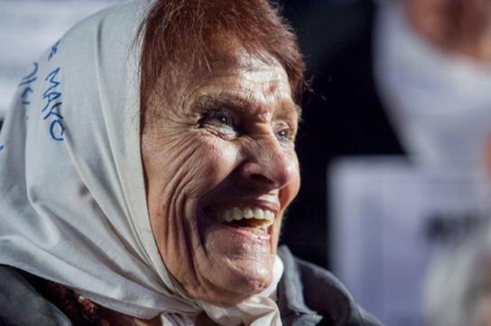 Taty Almeida, Aktivistin des Plaza de Mayo, verstarb am vergangenen Sonntag mit 95 Jahren im italienischen Krankenhaus von Buenos Aires
