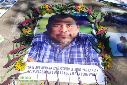 Plakat im Protestcamp "Gerechtigkeit für Juan López" im Park von Tocoa, Colón
