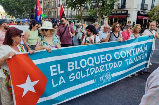 "Die Blockade geht weiter, die Solidarität auch": Kuba-Demonstration in Spanien am 26. Juli