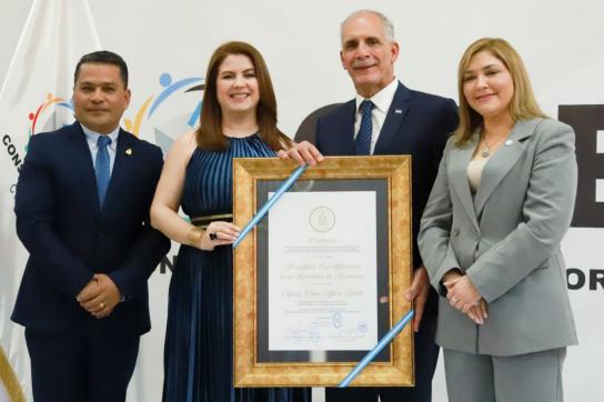 Nasry Asfura erhielt, trotz umstrittener Wahl, seine Ernennungsurkunde zum Staatspräsidenten von Honduras